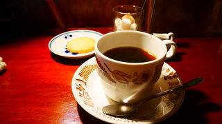 二条市場のそばの小さなカフェ