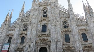 ドゥオーモの正面にある・・・