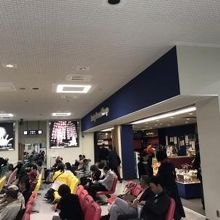 免税店もあります。