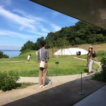 豊島美術館風景