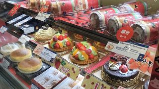 贅沢フルーツタルトを食す。