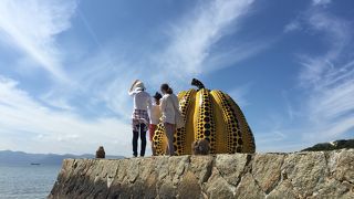 メインは草間弥生さん？