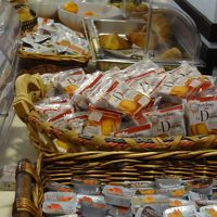 ブッフェ式の朝食　ジャムがたくさん