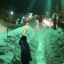 滑り台はこんな感じで、手前のお兄さんがゴーサインを出します