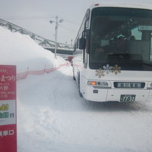 往路12時冬まつり会場発バスの様子