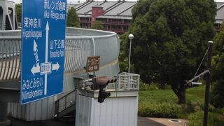 その名の通り円形の歩道橋