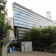 建物を一旦通り過ぎて、建物の様子パチリ