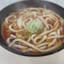 かけうどんです