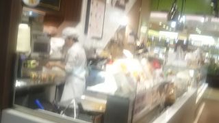 高級感のあるスイーツが買うことができる。