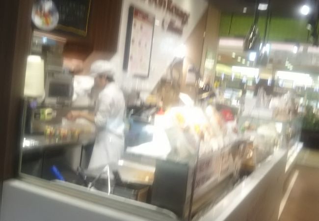 高級感のあるスイーツが買うことができる。