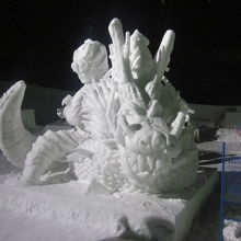 夜の小雪像も、厳寒の中で凛とした美しさが感じられました