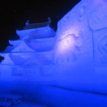 大雪像の名古屋城部分。ここまで近づけるのも旭川の魅力ですね。