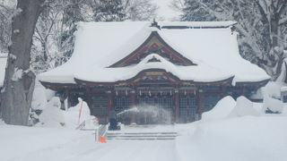 厳冬期の護国神社の様子
