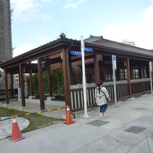 三塊&#21405;駅舎　木造の駅舎