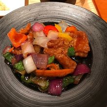 鶏とたっぷり野菜の黒酢炒め