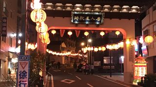 大きくて新しい門