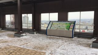 冬季は 雪まつり期間の平日、日中の限定時間の開放です。