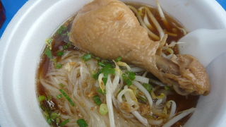 麺類の屋台は、バンコクの至る所で営業しています。いろいろな種類の麺類があります。