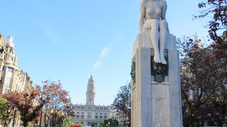 アリアドス通りの奥に・・・