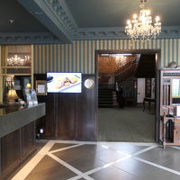 古風な感じのホテルロビー