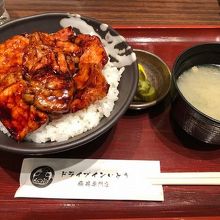 並だと物足りないのでぜひ肉盛りを。