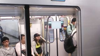 各駅停車の場合、東京メトロの車両が使用される場合もあります