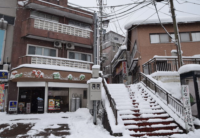 駅出て目の前