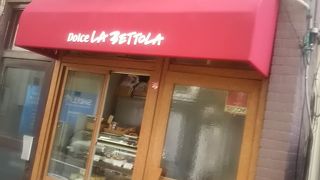 銀座2丁目にありますがいろいろなスイーツが販売されているお店