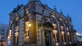 ライトアップが始まる夕方がお薦め