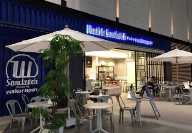 室内なのにオープンカフェ風。