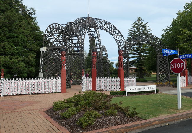 温泉施設もある広い公園、ガバメント ガーデン