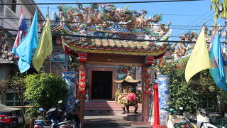 中華系の歴史があるお寺です