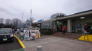 鶏を焼く煙が…