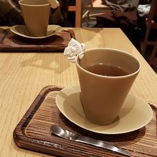 白桃ほうじ茶一杯700円は高いけど、その価値のあるお味。