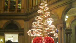 有名喜劇俳優の名です