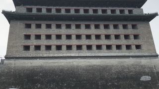 長城行きのバスに乗るついでに。