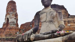 廃墟に残る貴重な仏像