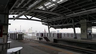 ワットパークナムの最寄り駅の一つ