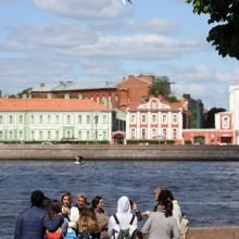対岸のサンクトペテルブルク大学