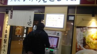 御徒町の駅の改札の中にお蕎麦屋さん