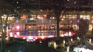 娯楽スポットがそろう