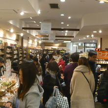 女性の利用客が圧倒的に多いです。口コミや噂が呼び込んでいます