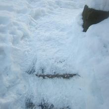 冬の登山道。こういう箇所が一番危ないですね…。