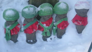 冬のお地蔵さん達のお姿は一見の価値ありです！