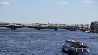 ネヴァ川に架かる橋の一つ