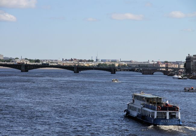 ネヴァ川に架かる橋の一つ