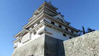 満島山山頂天守閣にエレベーターでも登城できます