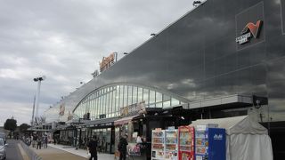 人気の施設で「ドライブの気分転換」或いは「ドライブの目的地」としてはとても良い所です。 但し混みすぎていて「ドライブの休憩施設」としては、向いていないかもしれません