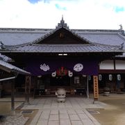 厳島神社の出口を出てすぐにあるお寺