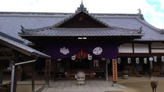 厳島神社の出口を出てすぐにあるお寺